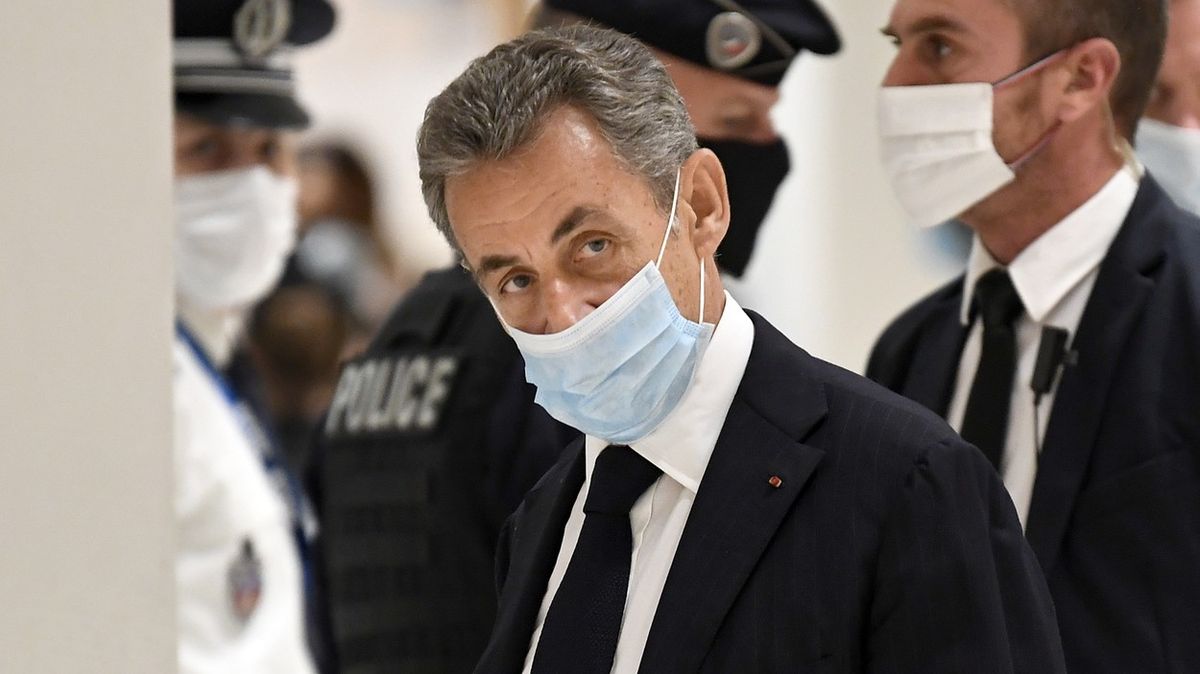 V Paříži začal soud se Sarkozym. Po hodině ho přerušili, pokračuje ve čtvrtek